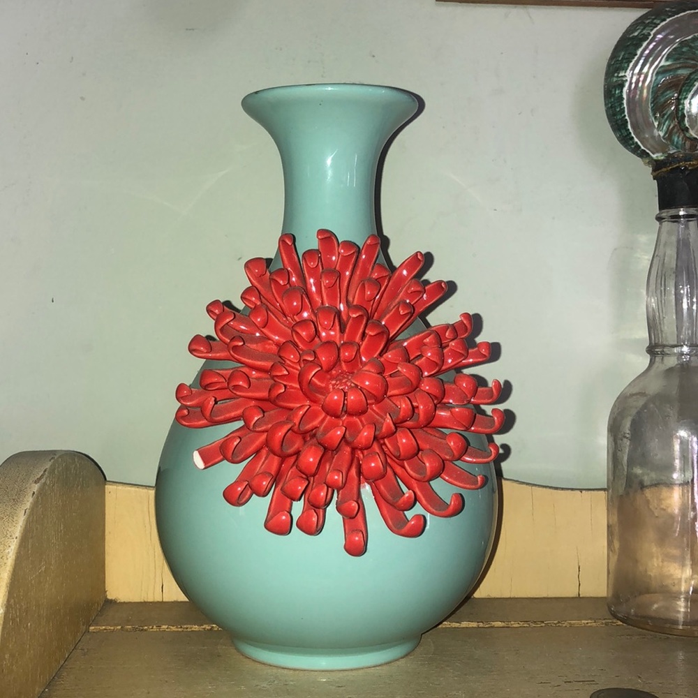 ANTHROPOLOGIE FLOWER VASE - ARTWORK